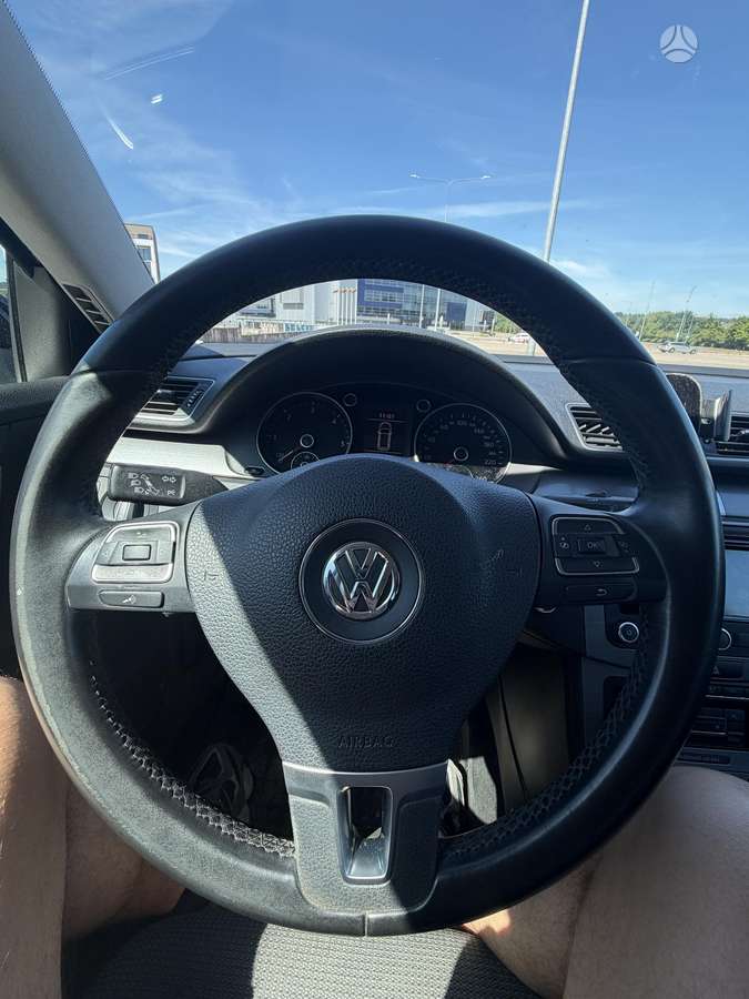 Volkswagen Passat - 9