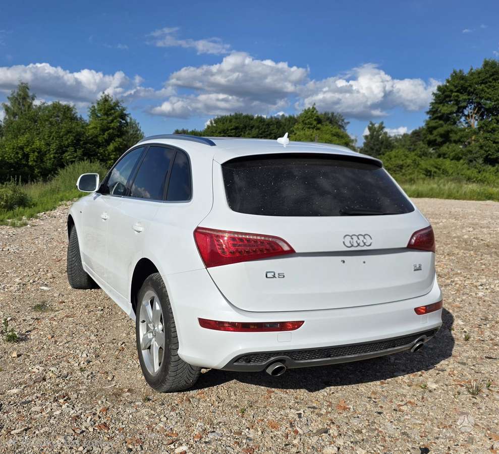 Audi Q5, 3.2 l., off-road / crossover