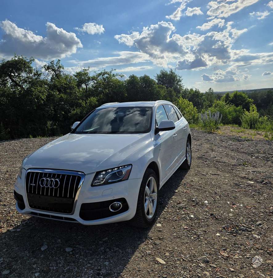 Audi Q5, 3.2 l., off-road / crossover