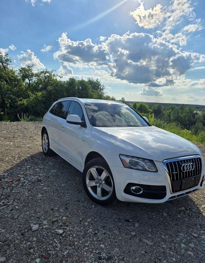 Audi Q5, 3.2 l., off-road / crossover