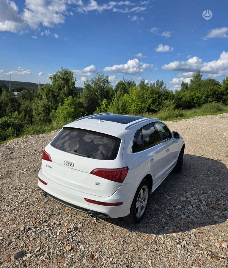 Audi Q5, 3.2 l., off-road / crossover