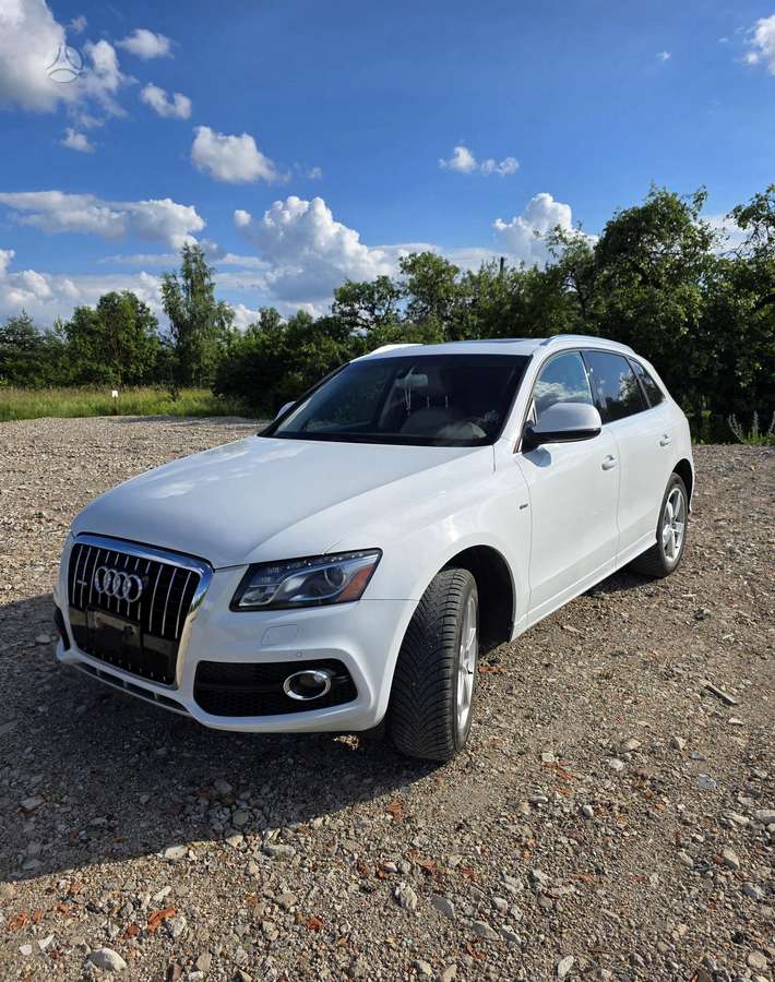 Audi Q5, 3.2 l., off-road / crossover