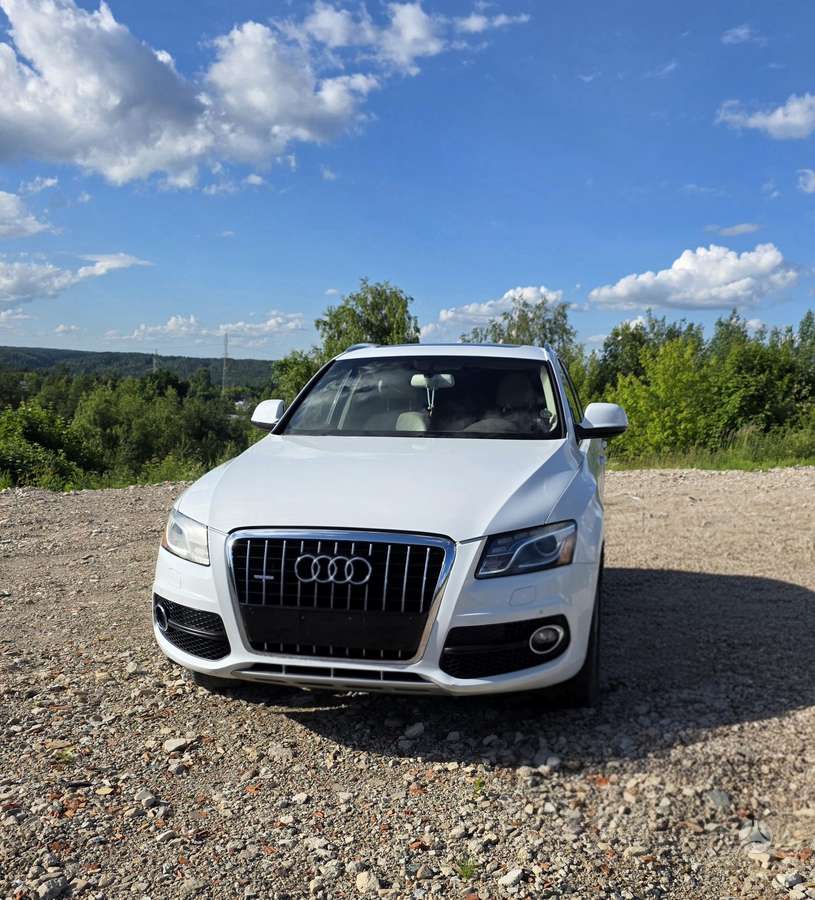 Audi Q5, 3.2 l., off-road / crossover