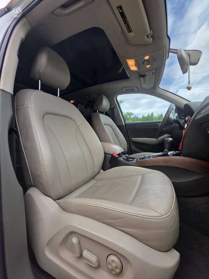 Audi Q5, 3.2 l., off-road / crossover