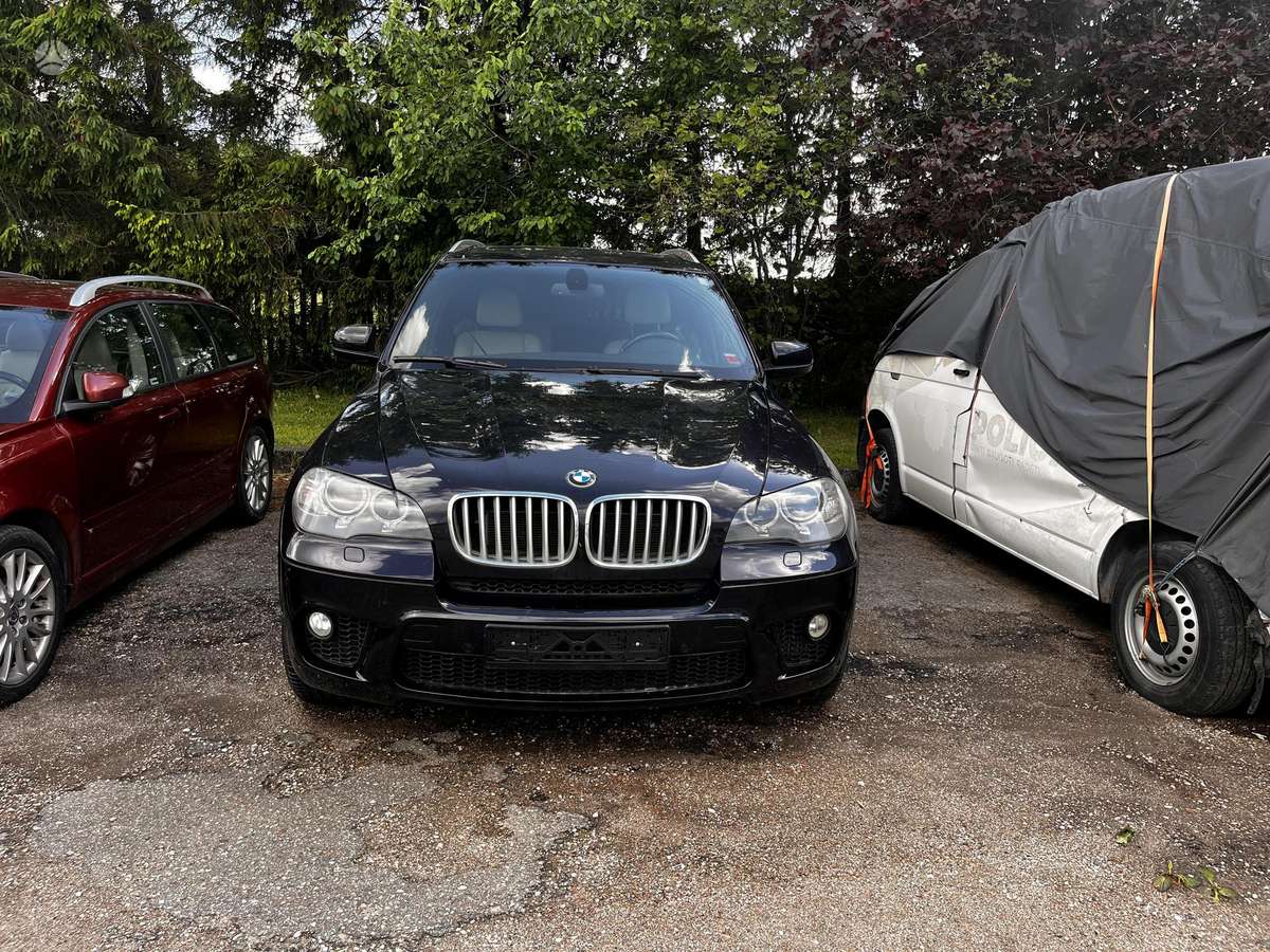 BMW X5, 4.4 l., off-road / crossover