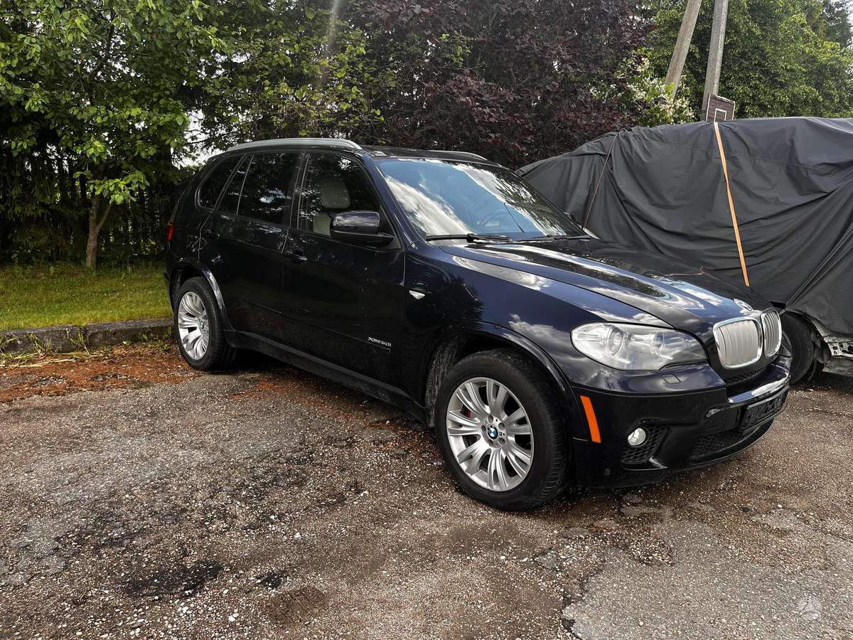 BMW X5, 4.4 l., off-road / crossover