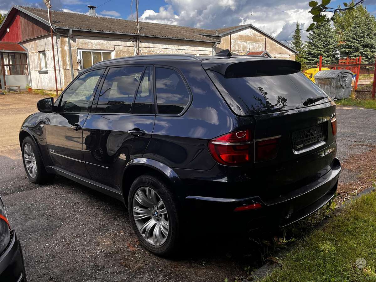 BMW X5, 4.4 l., off-road / crossover