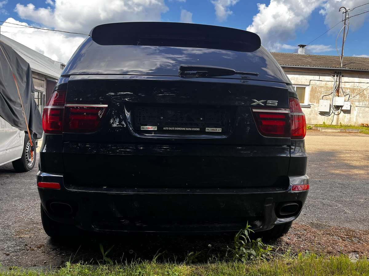 BMW X5, 4.4 l., off-road / crossover