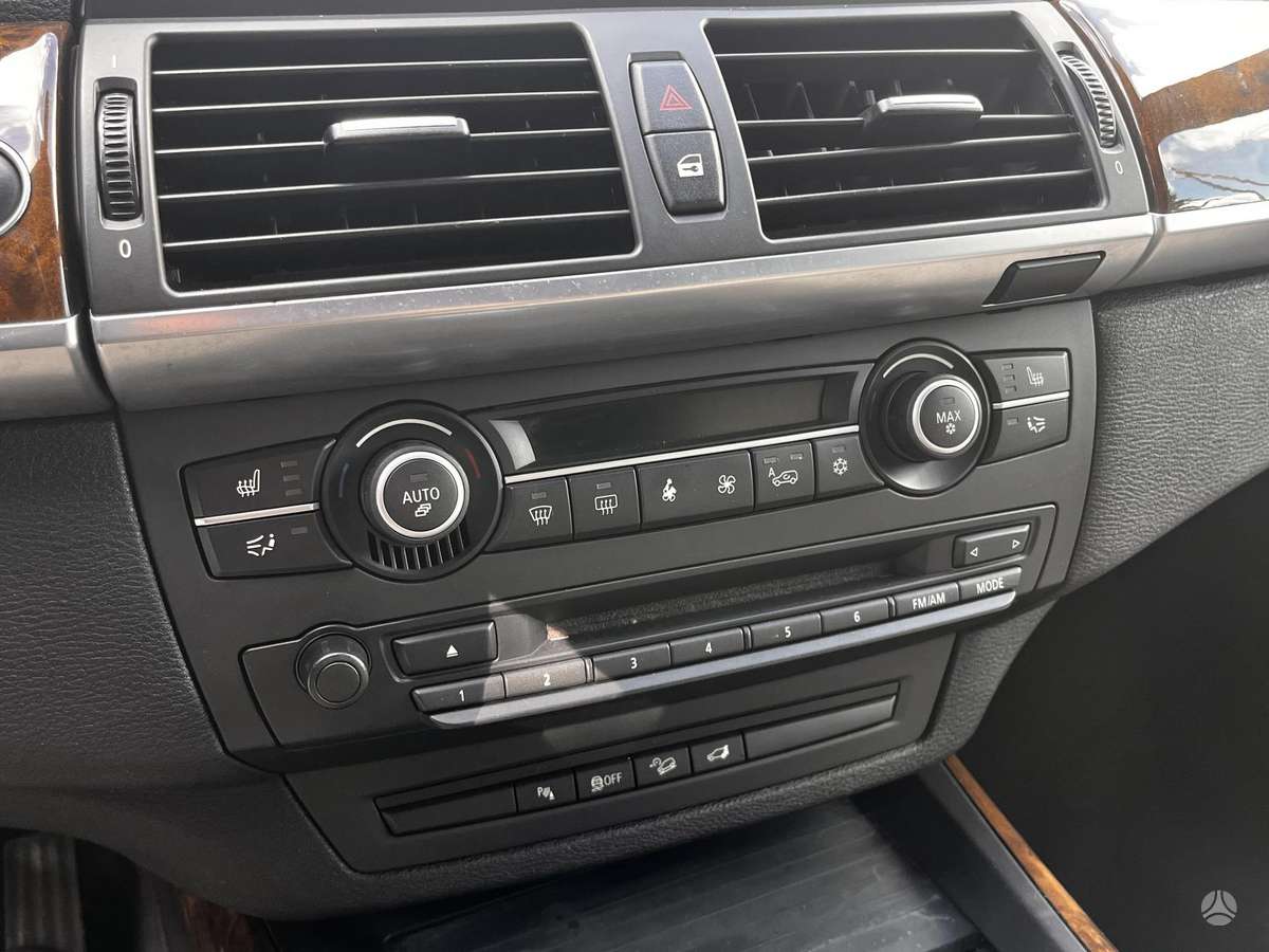 BMW X5, 4.4 l., off-road / crossover