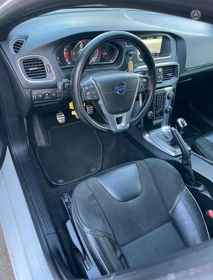 Volvo V40, 2.0 l., hatchback
