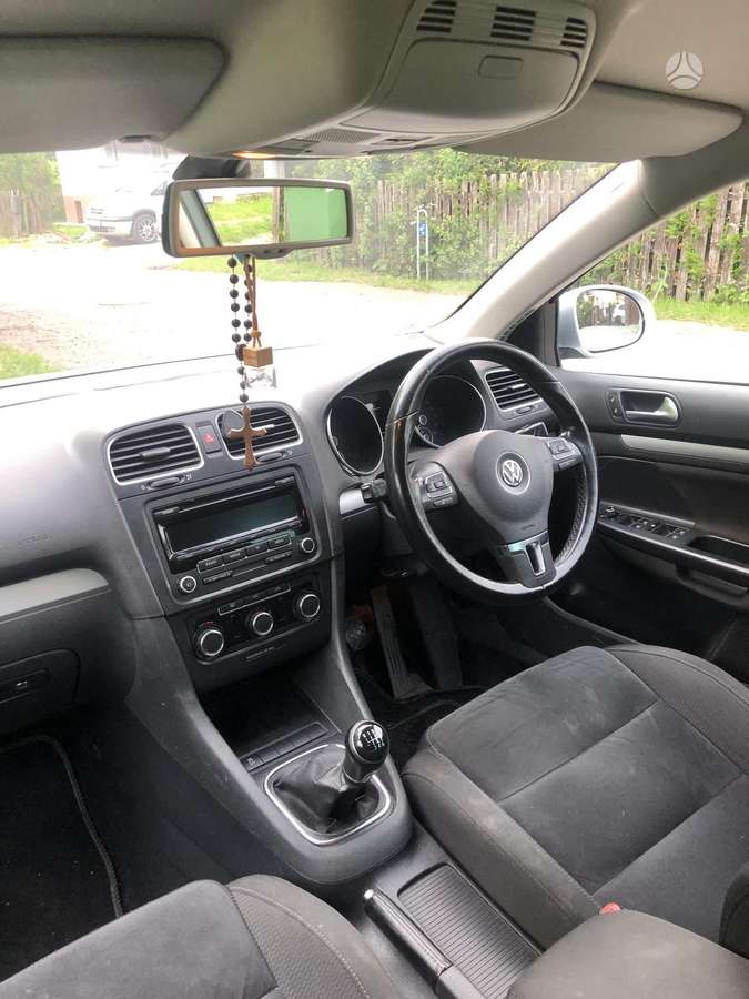 Volkswagen Golf - 6