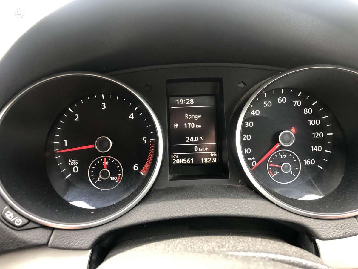 Volkswagen Golf - 10
