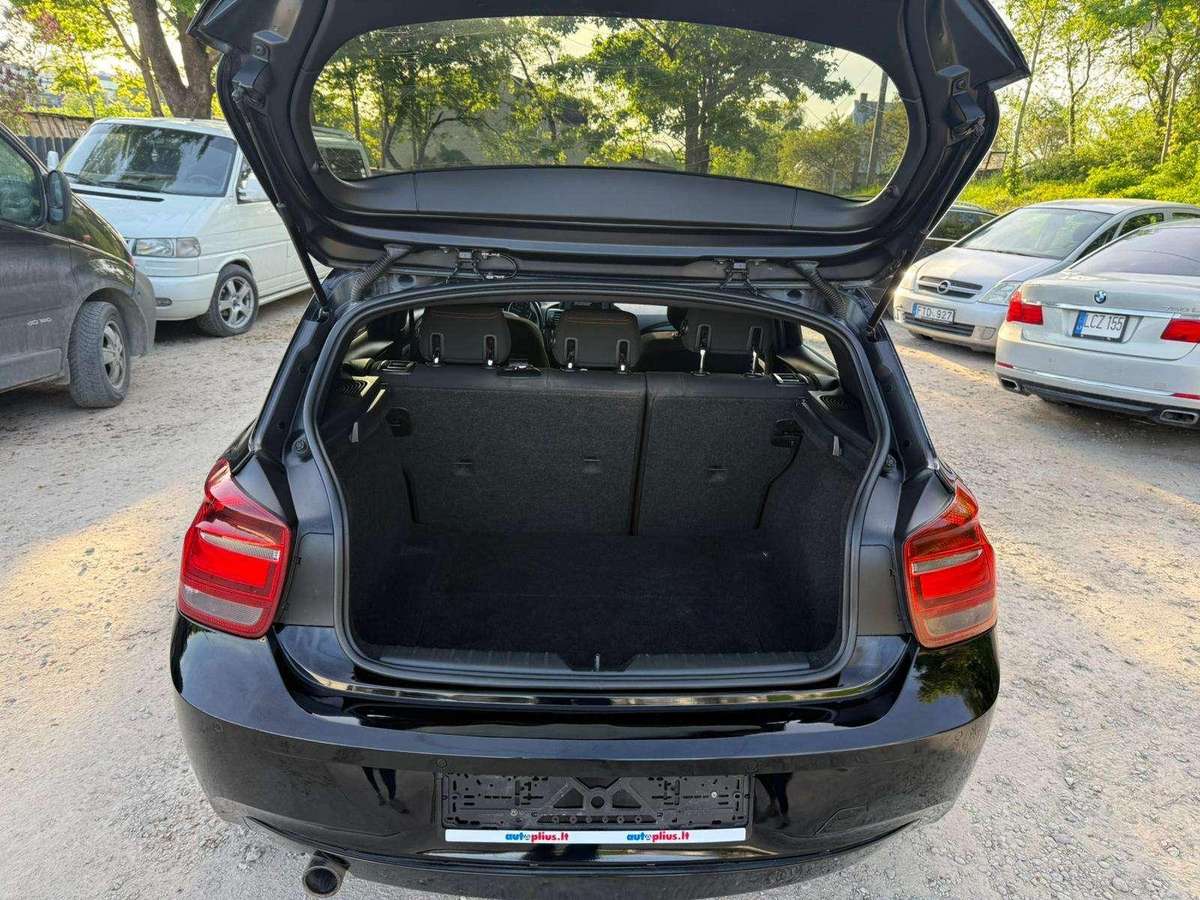 BMW 120, 2.0 l., hatchback