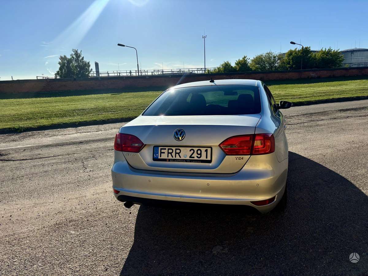 Volkswagen Jetta - 3