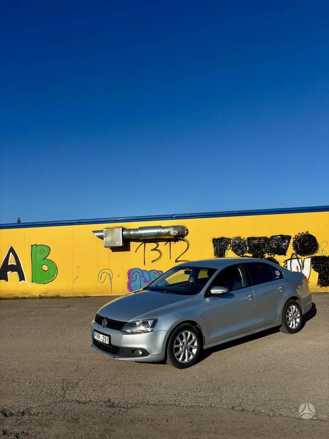 Volkswagen Jetta - 5