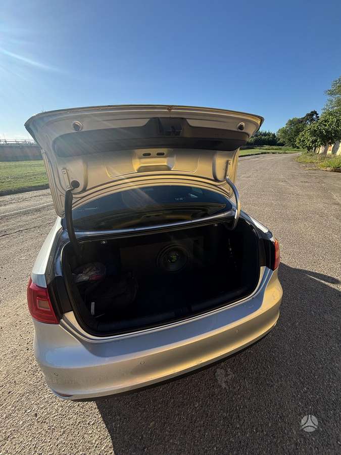 Volkswagen Jetta - 6