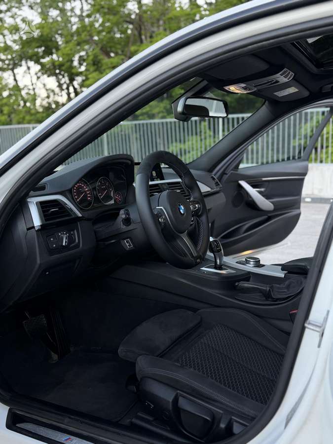 BMW 335, 3.0 l., Седан