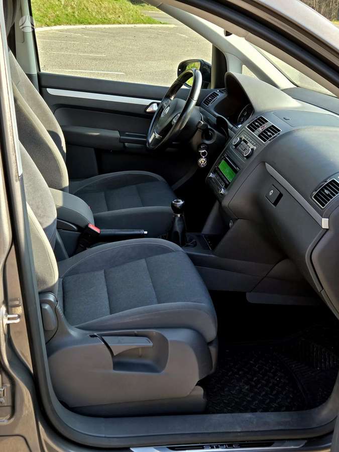 Volkswagen Touran - 8