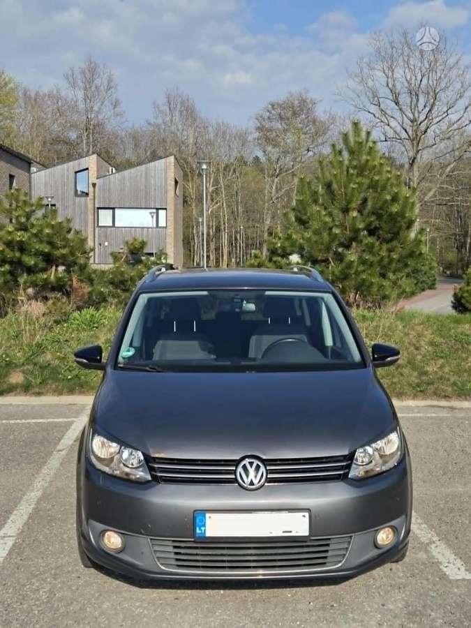 Volkswagen Touran - 12