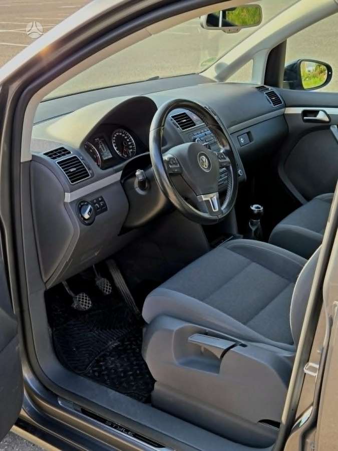 Volkswagen Touran - 6