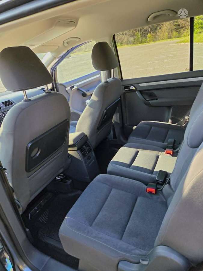 Volkswagen Touran - 11