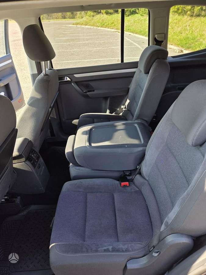 Volkswagen Touran - 10