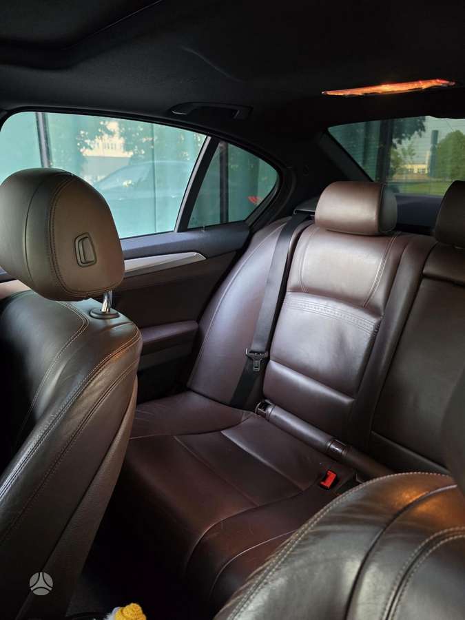 BMW 528, 2.0 l., Седан
