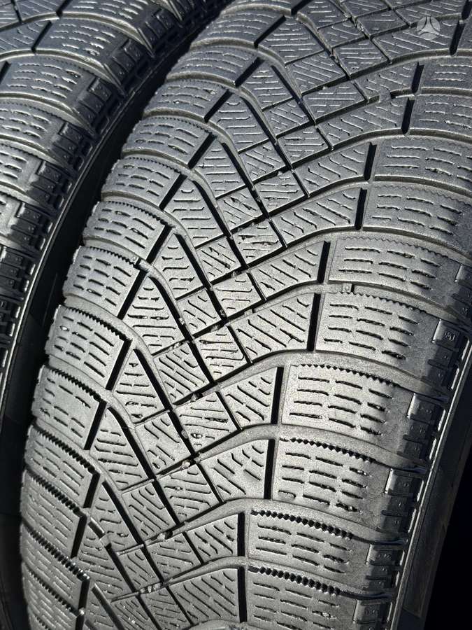 Pirelli Ice Zero F, всесезонные 225/50 R17