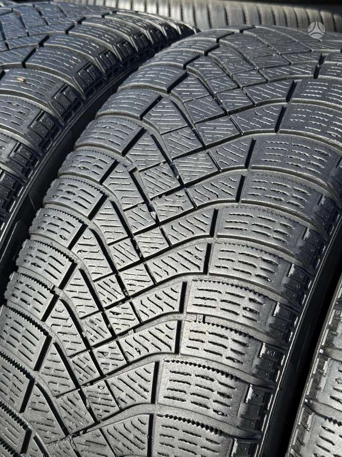 Pirelli Ice Zero F, всесезонные 225/50 R17