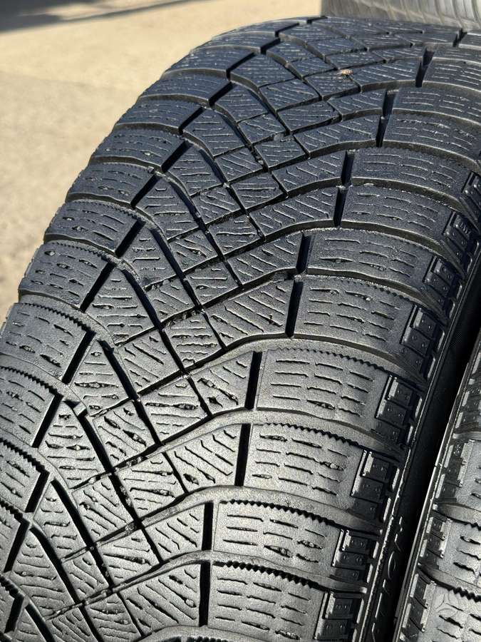 Pirelli Ice Zero F, всесезонные 225/50 R17