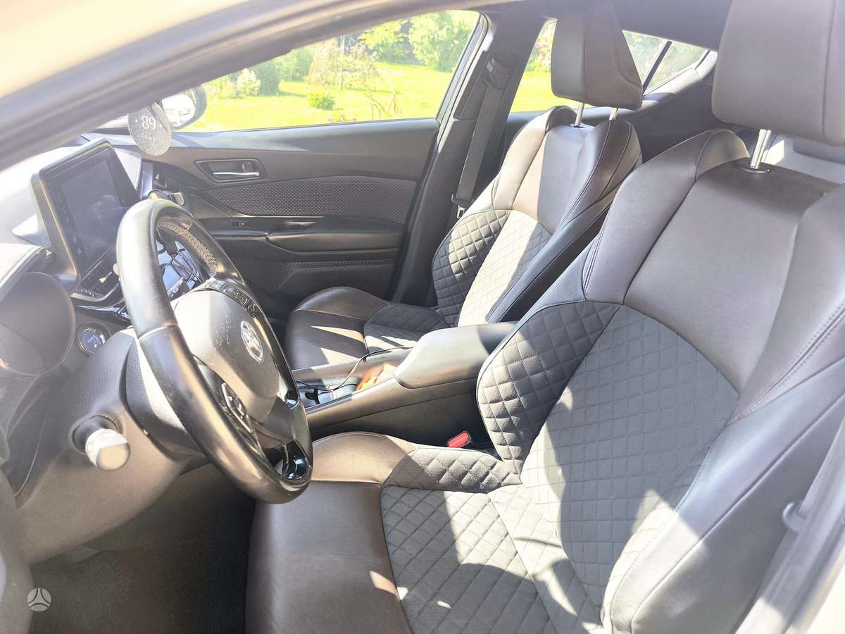 Toyota C-HR - 12