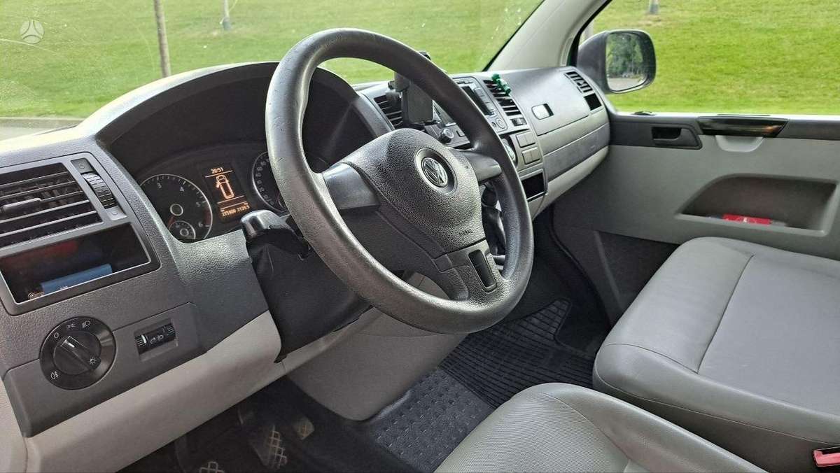 Volkswagen Caravelle - 10