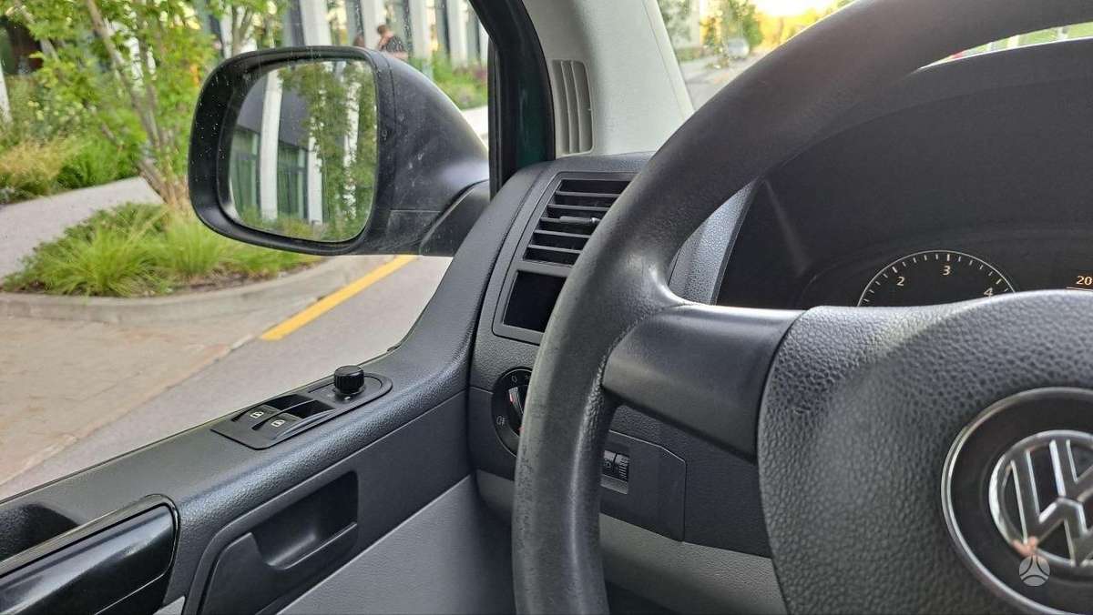 Volkswagen Caravelle - 12