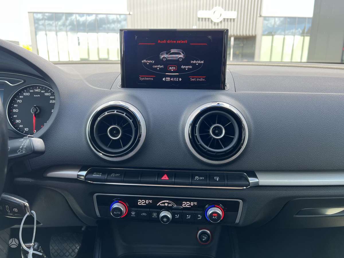 Audi A3, 1.6 l., hatchback