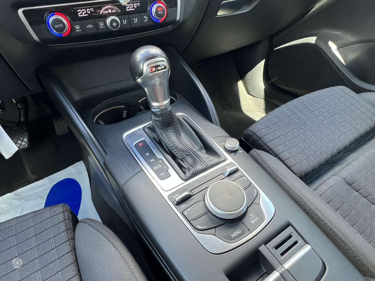 Audi A3, 1.6 l., hatchback
