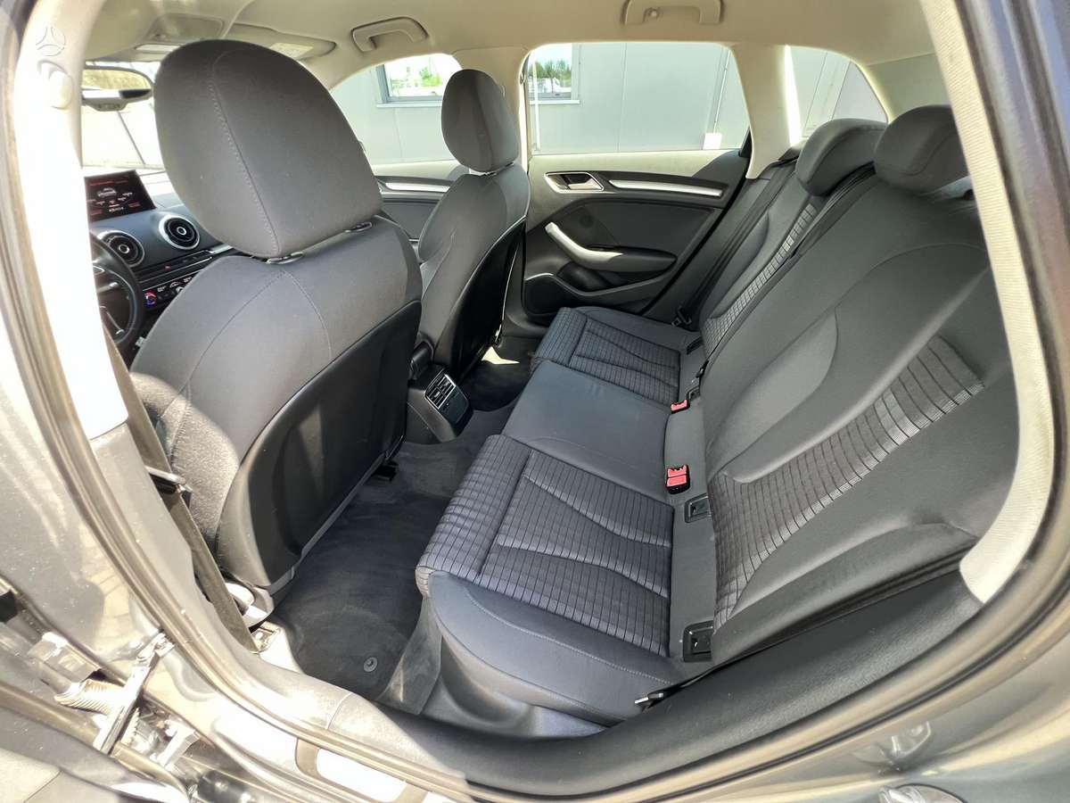 Audi A3, 1.6 l., hatchback