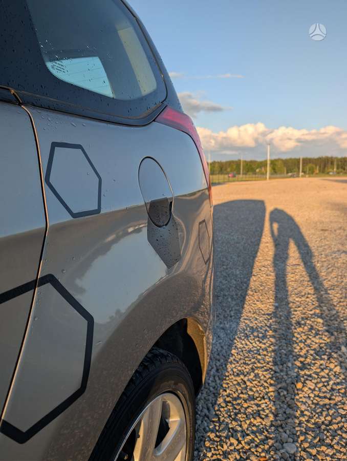 Peugeot 5008 - 8