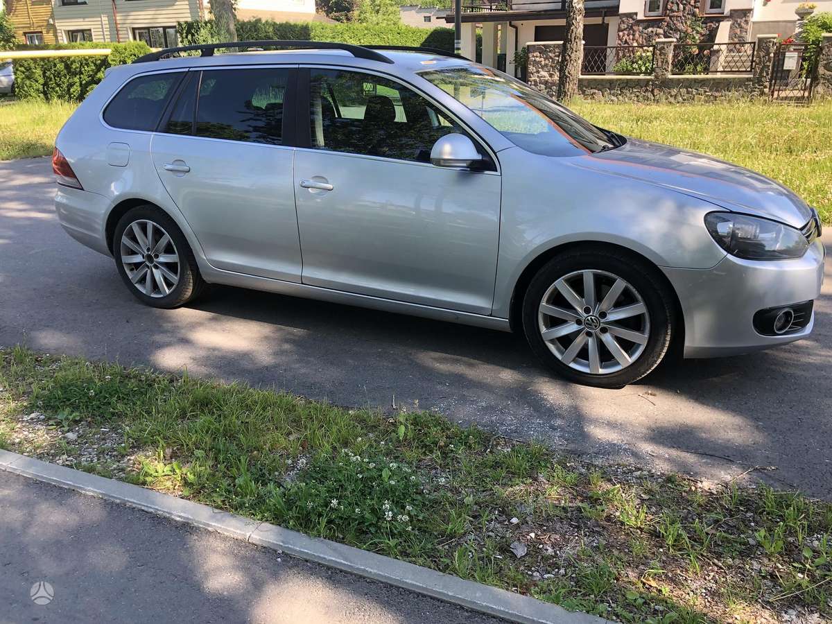 Volkswagen Golf - 1