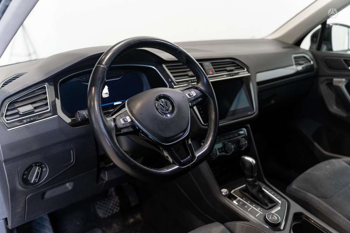 Volkswagen Tiguan - 9