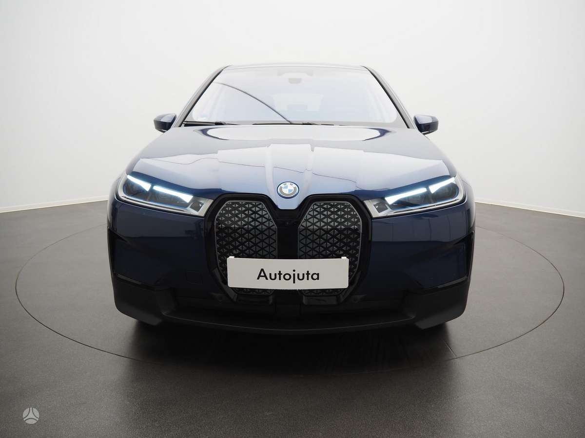 BMW iX, off-road / crossover