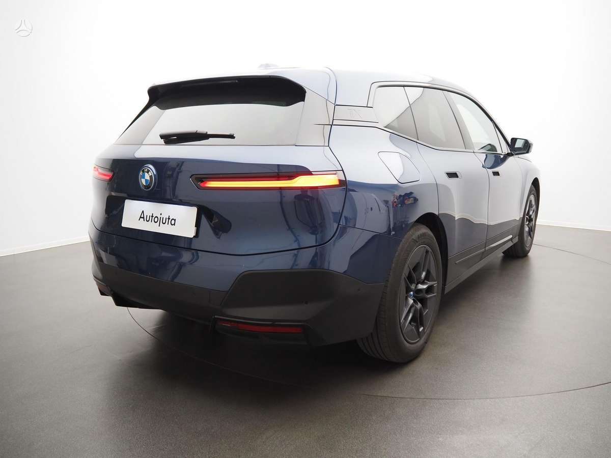BMW iX, off-road / crossover