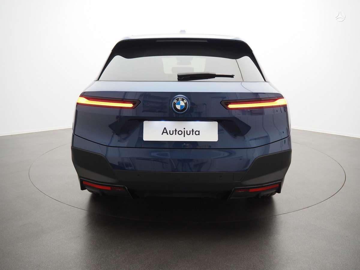 BMW iX, off-road / crossover