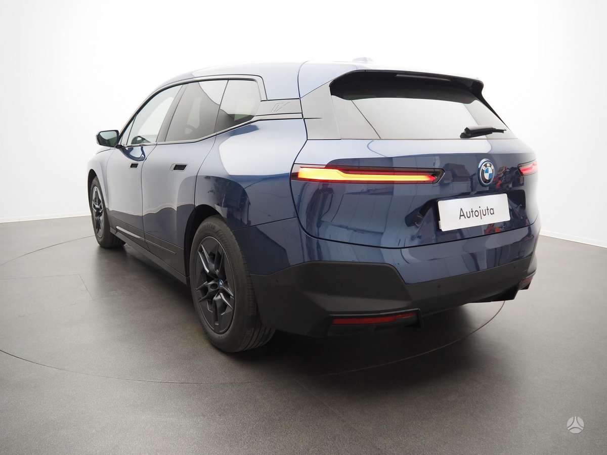 BMW iX, off-road / crossover