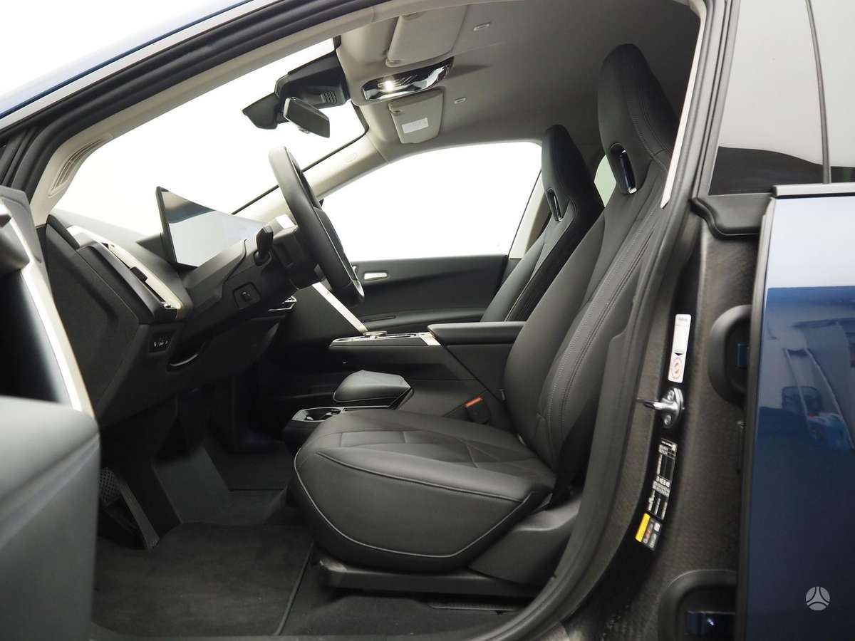 BMW iX, off-road / crossover
