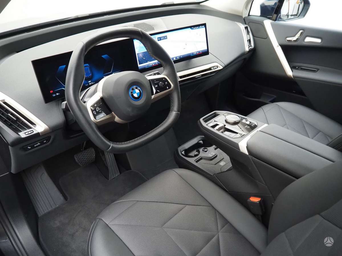 BMW iX, off-road / crossover