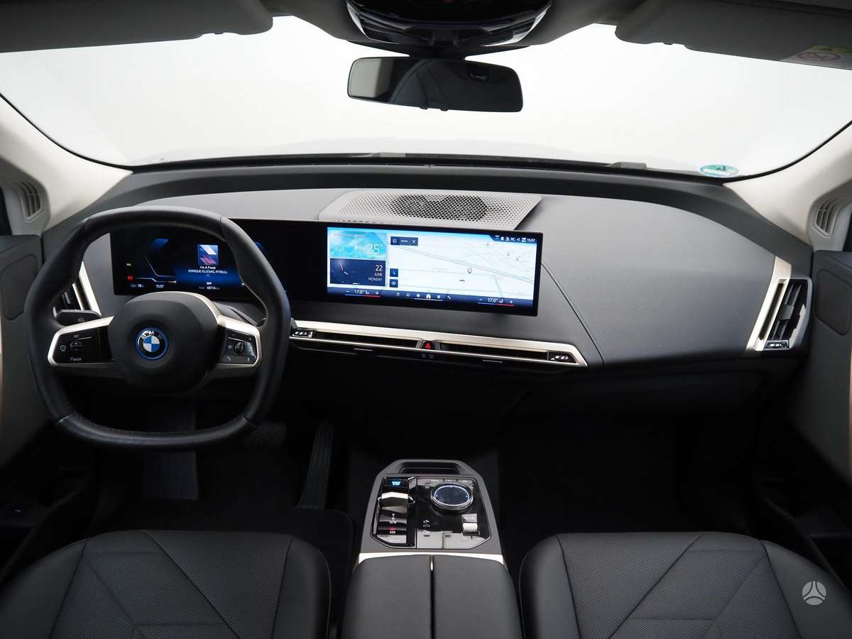 BMW iX, off-road / crossover