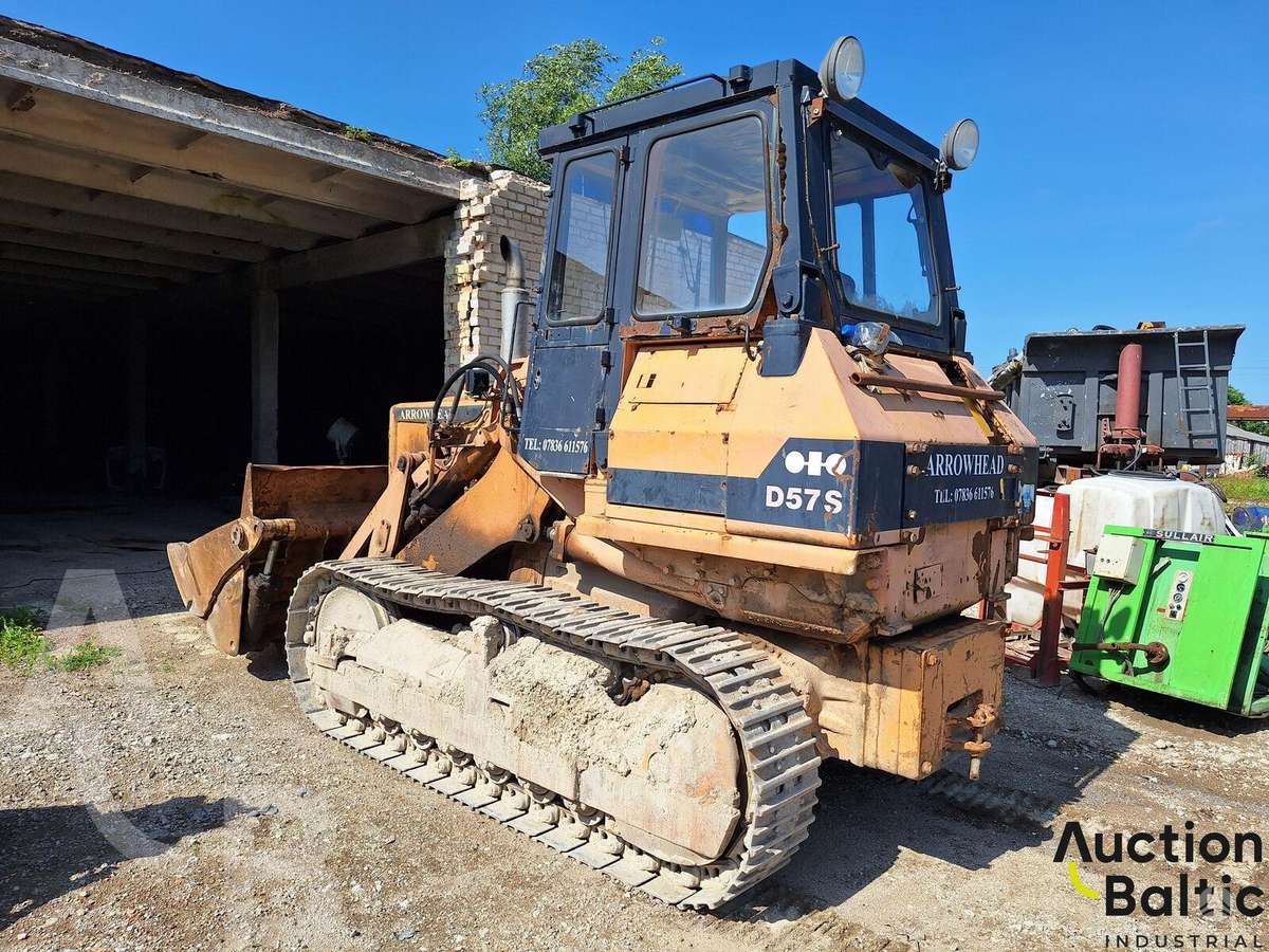 Komatsu D57S-1, frontal loader