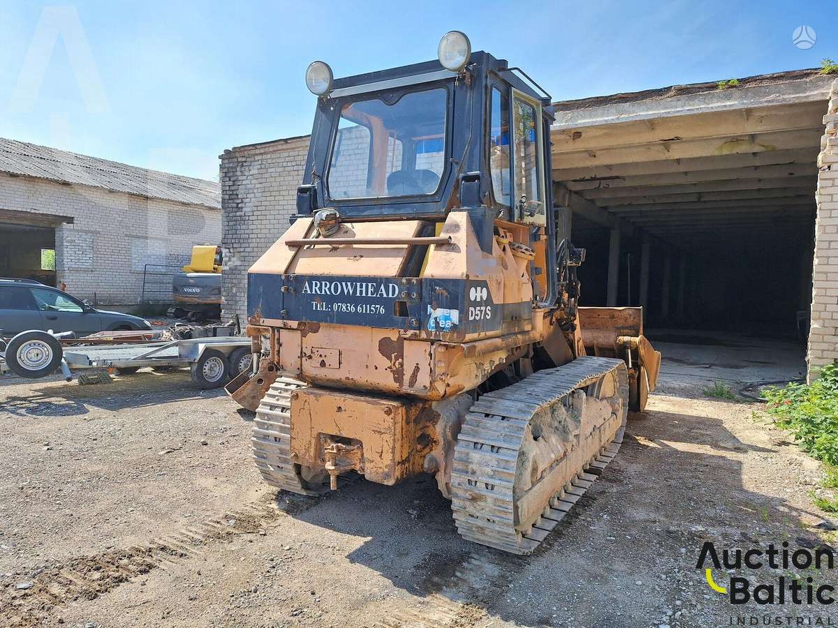 Komatsu D57S-1, frontal loader
