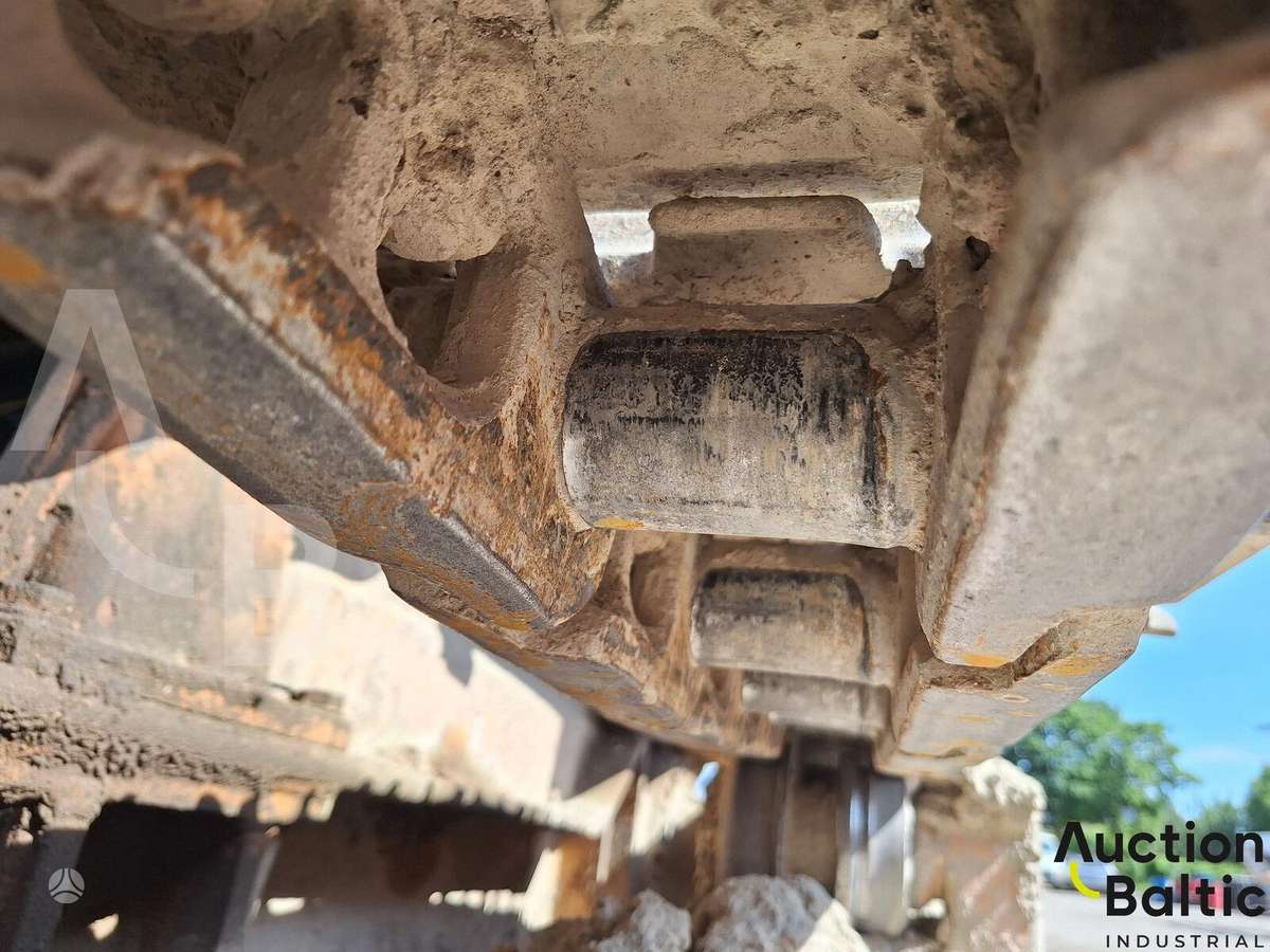 Komatsu D57S-1, frontal loader