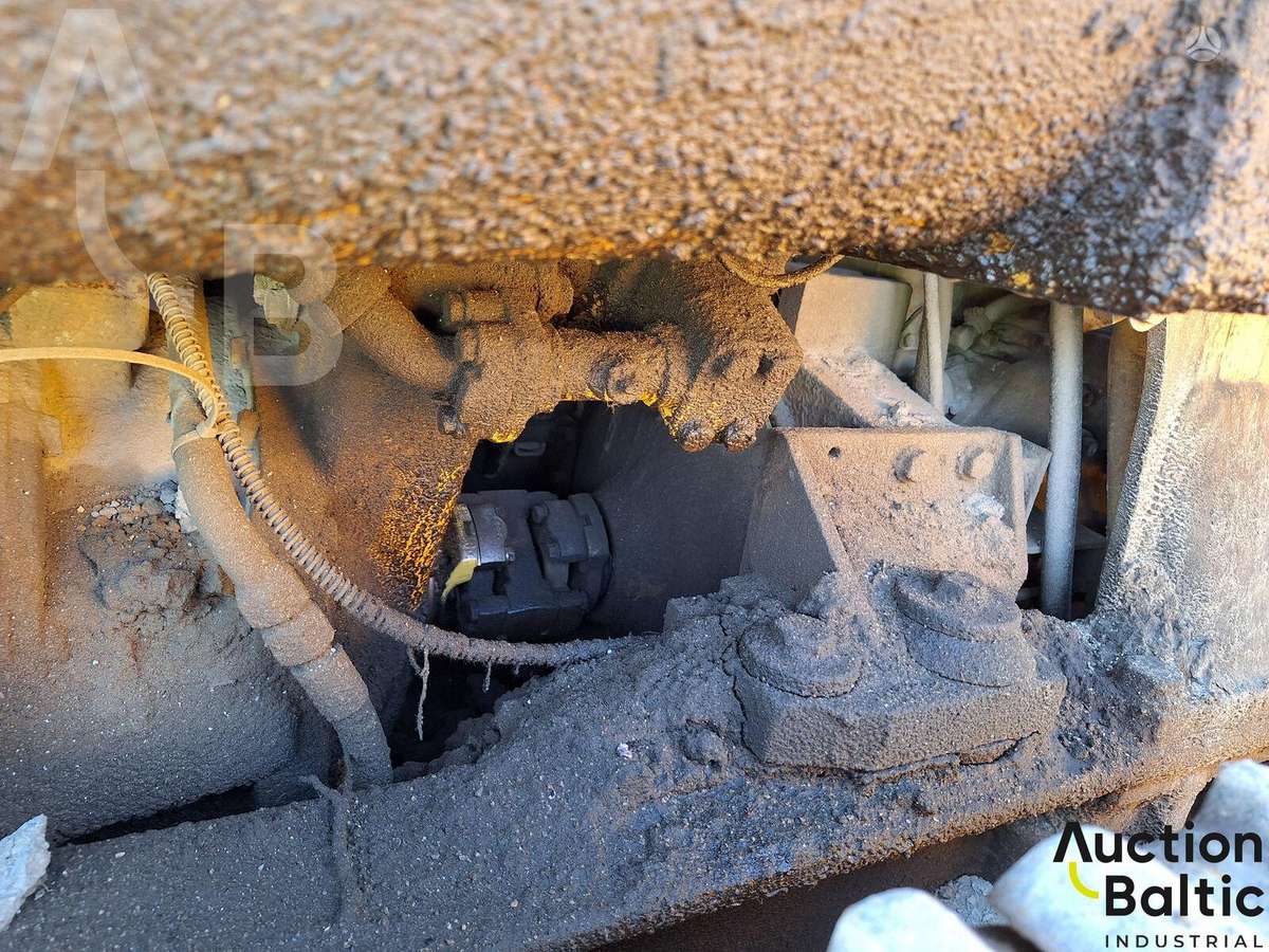 Komatsu D57S-1, frontal loader
